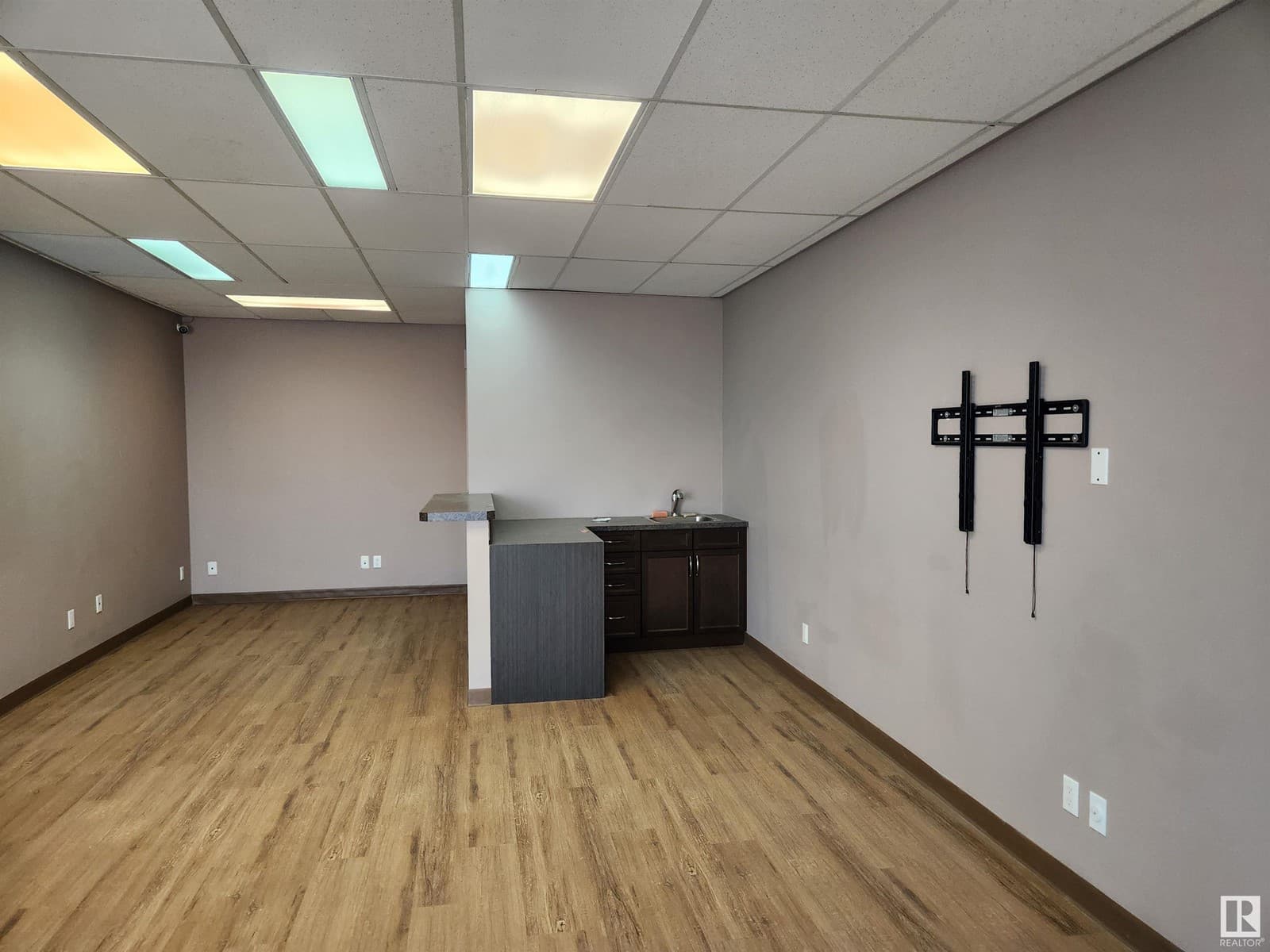 Real estate listing